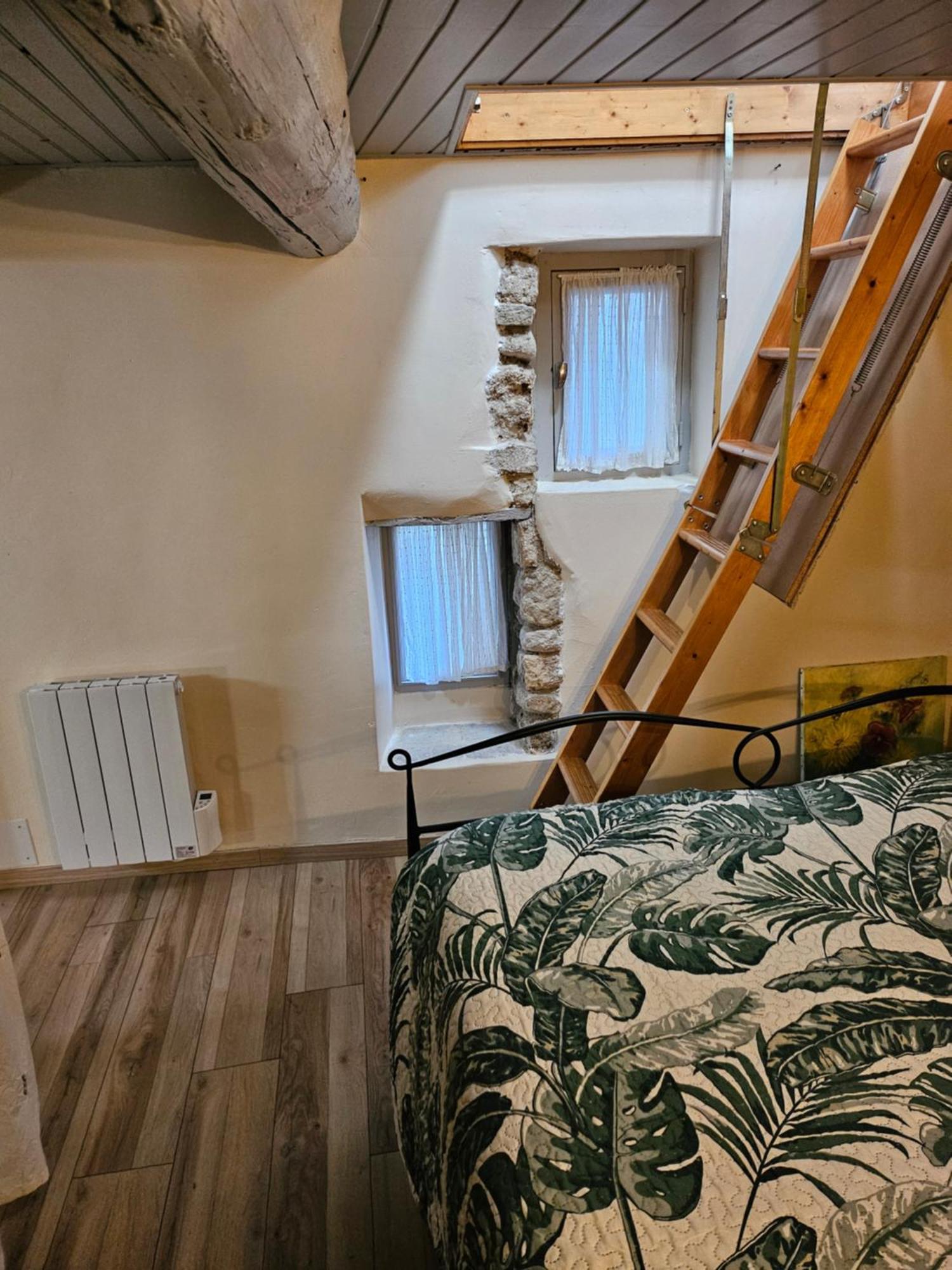 La Petite Maison Céreste Extérieur photo