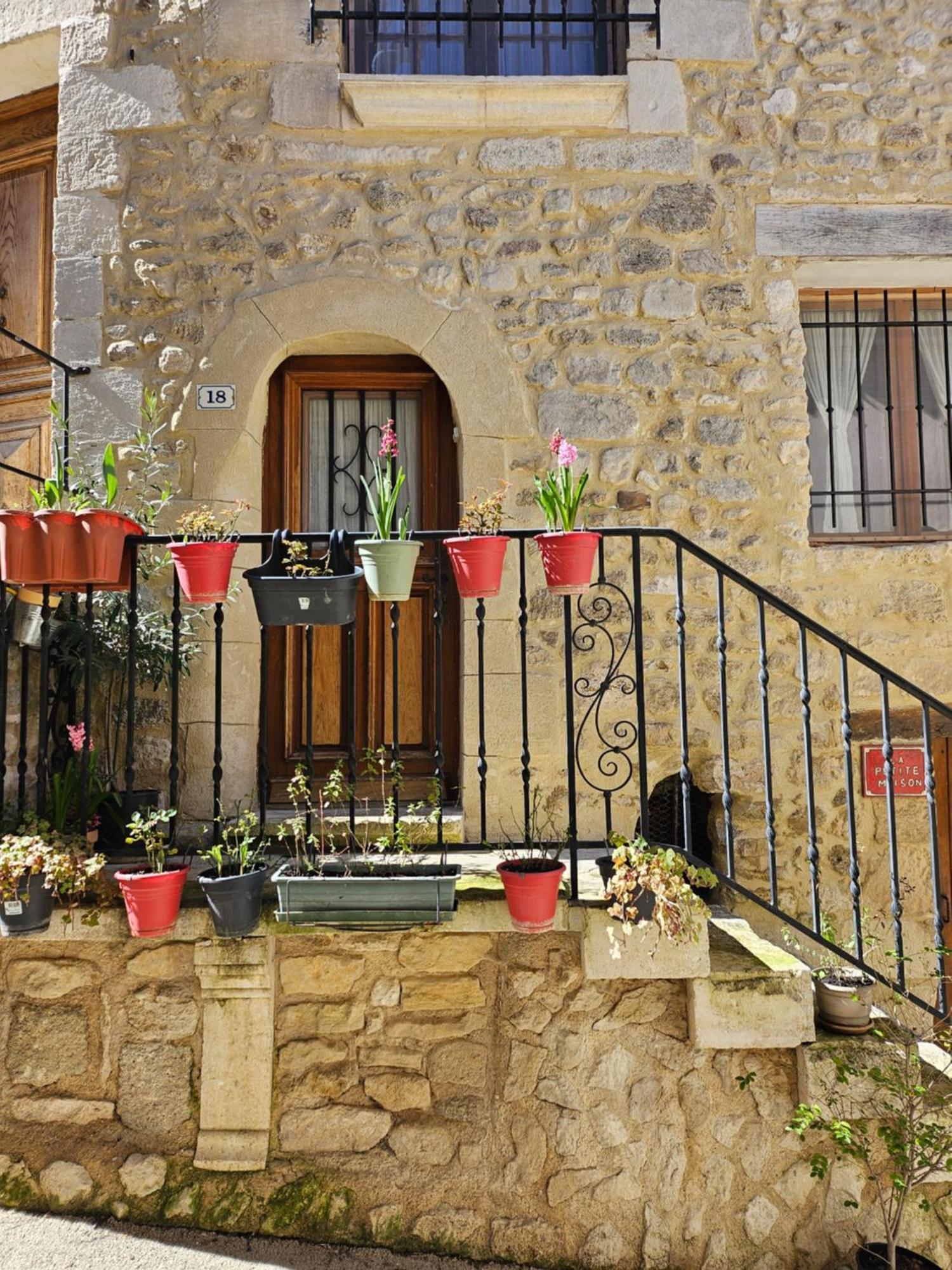 La Petite Maison Céreste Extérieur photo